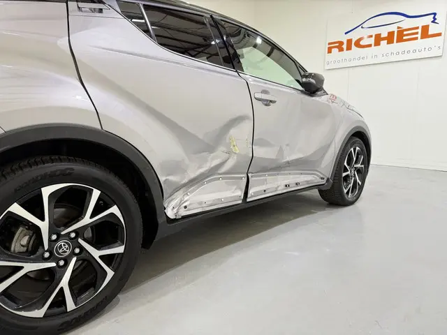 Toyota C-HR 1.8 Hybrid Bi-Tone Plus 2017 Hybride Benzine 14