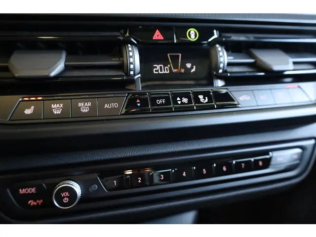 BMW 1 Serie 118i 2024 Benzine 18