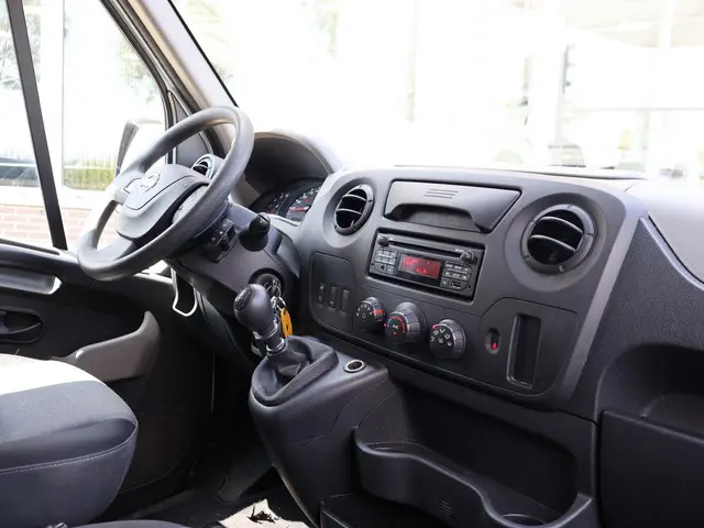 Nissan NV400 3