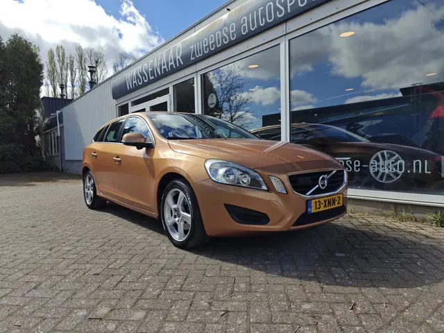 Volvo V60 T3 200pk Momentum Automaat 2012 Benzine 4