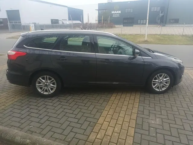 Ford Focus Wagon 1.0 EcoBoost Titanium 2013 Benzine 6