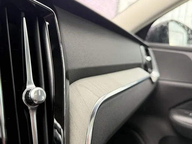 Volvo V60 2.0 B3 Inscription 2020 Benzine 37