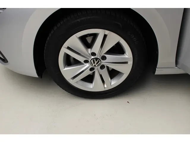Volkswagen Golf 1.0 eTSI Life DSG 2021 Hybride Benzine 4