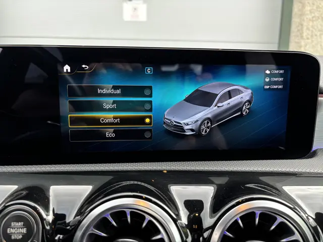 Mercedes-Benz A-Klasse Business AMG 2022 Benzine 22