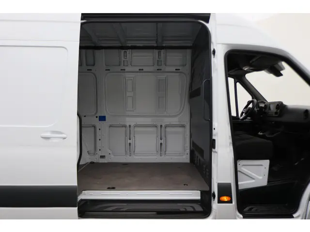 Mercedes-Benz Sprinter 317 CDI AUT. L2H2 2023 Diesel 12