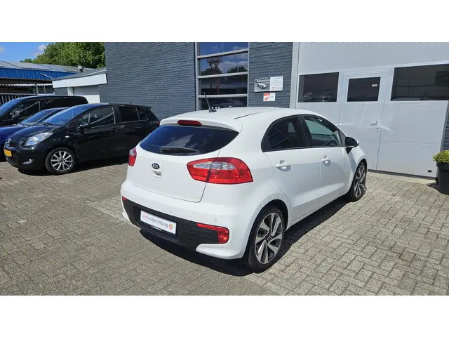Kia Rio 1.4 CVVT ExecutiveLine 2015 Benzine 6