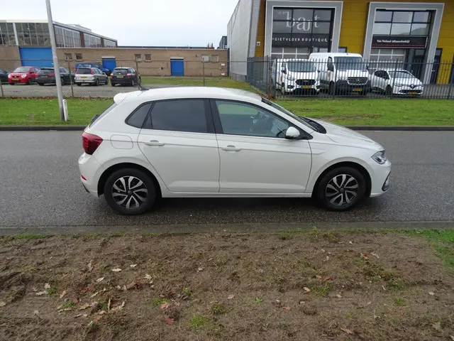 Volkswagen Polo 1.0 TSI R-Line automaat 2023 Benzine 6