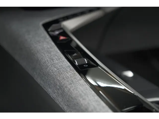 Peugeot 3008 1.2 Hybrid 136 GT 2025 Hybride Benzine 48