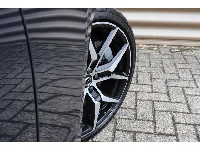 Volvo V60 T6 Recharge AWD R-Design 2022 Hybride Benzine 48