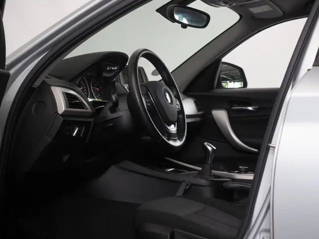 BMW 1 Serie 118i Essential 2015 Benzine 6