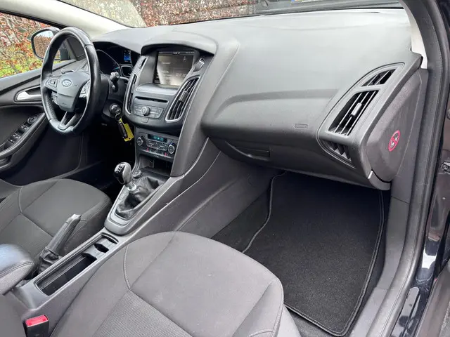 Ford Focus Wagon 1.0 EcoBoost Titanium 2015 Benzine 19