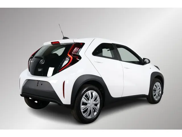 Toyota Aygo X 1.0 VVT-i MT play, 2025 Benzine 2