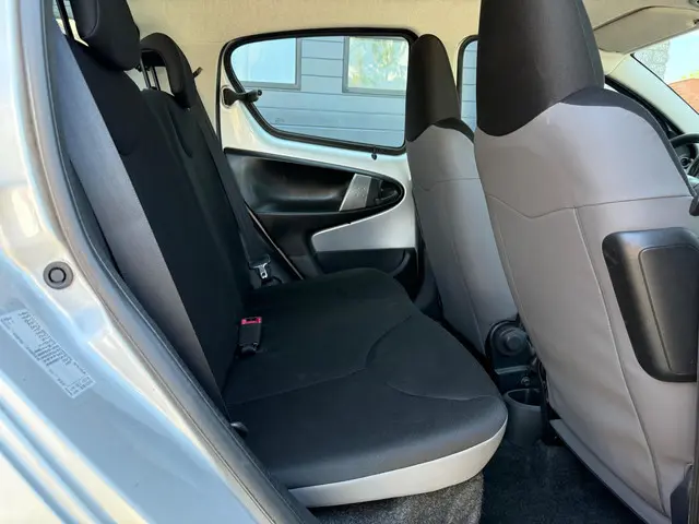 Toyota Aygo 1.0 VVT-i Now 5-deurs / APK 2013 Benzine 12