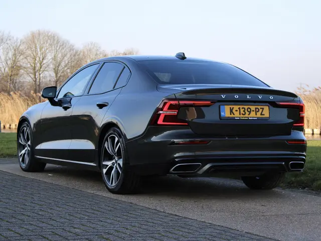 Volvo S60 2.0 B3 R-Design 2021 Hybride Benzine 12