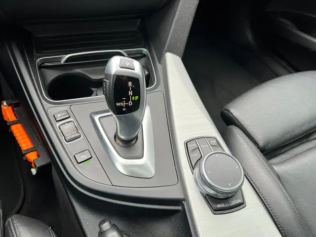 BMW 3 Serie GT 330i High Executive 2019 Benzine 25