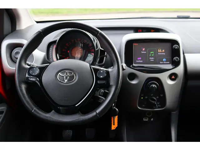 Toyota Aygo 1.0 VVT-i x-clusive, Airco, 2017 Benzine 15