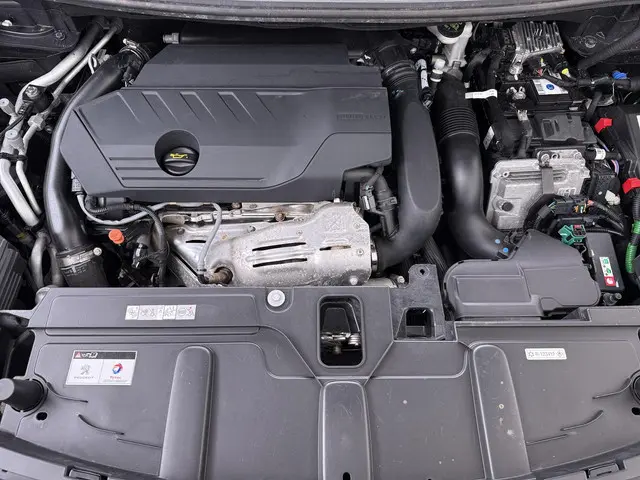 Peugeot 3008 1.6 HYbrid4 300 GT 2022 Hybride Benzine 15