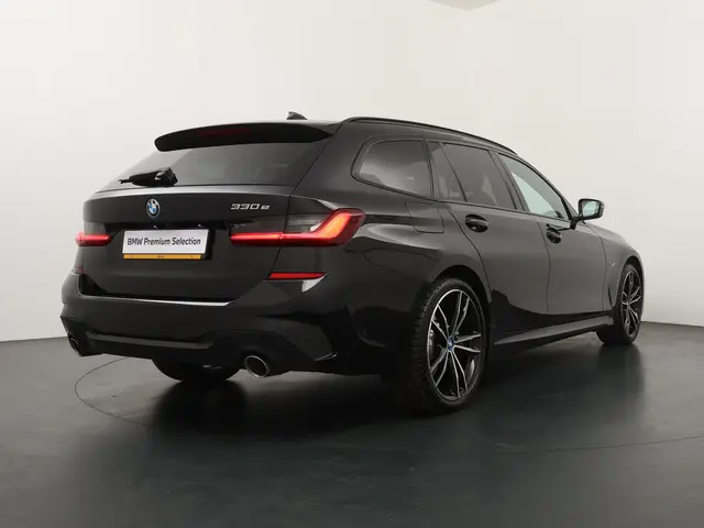 BMW 3 Serie Touring 330e 2022 Hybride Benzine 7