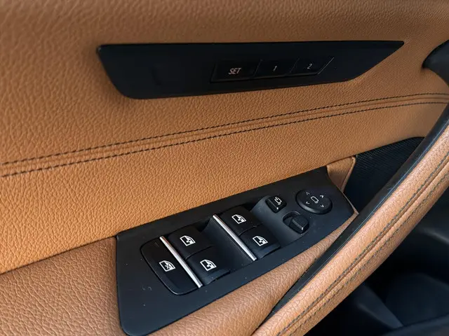 BMW 5 Serie Touring 520i High Executive 2018 Benzine 24