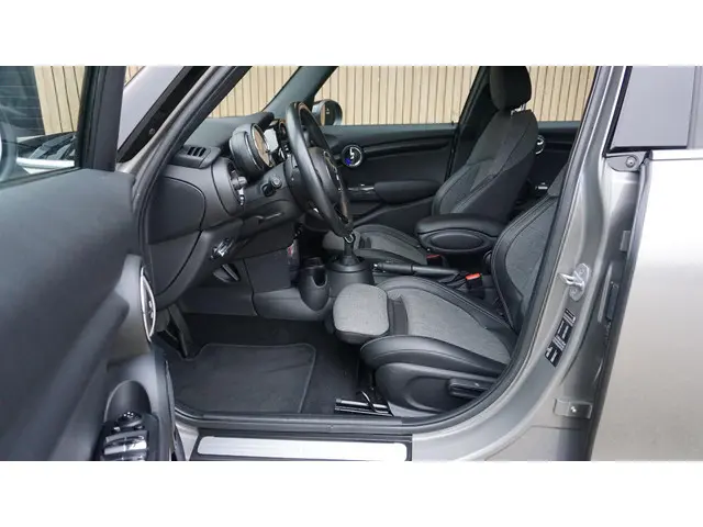 MINI Cooper 1.5 136pk Automaat 5Drs Chili 2018 Benzine 7