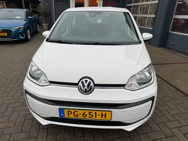 Volkswagen up! 1.0 BMT move up! 2017 Benzine 12