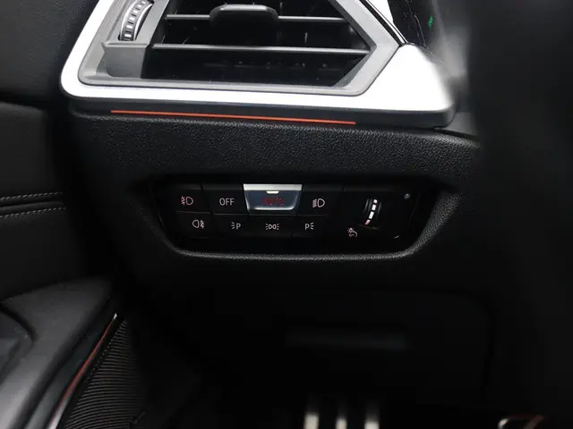 BMW 3 Serie Touring 320i 2021 Benzine 33