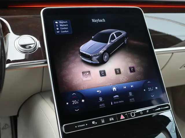 Mercedes-Benz S-Klasse 680 4MATIC Maybach 2023 Benzine 31
