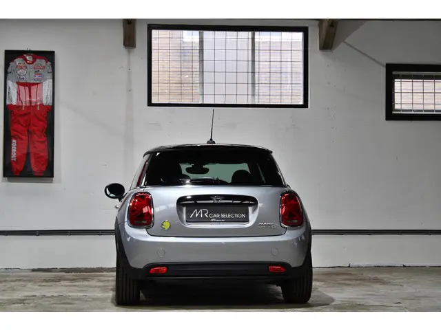 MINI Electric Mini Essential 33 kWh 2023 Elektrisch 9