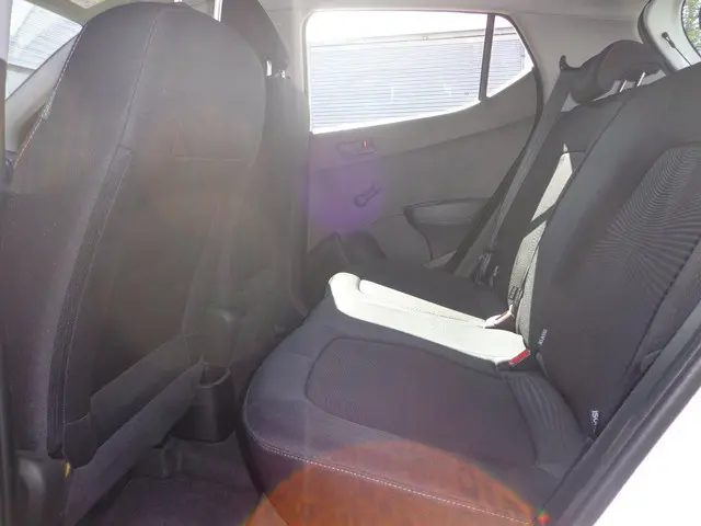 Hyundai i10 1.0i i-Motion 5-DRS !! AIRCO !! 2017 Benzine 11