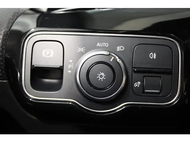 Mercedes-Benz CLA Coupé 180 Advantage 2019 Benzine 19
