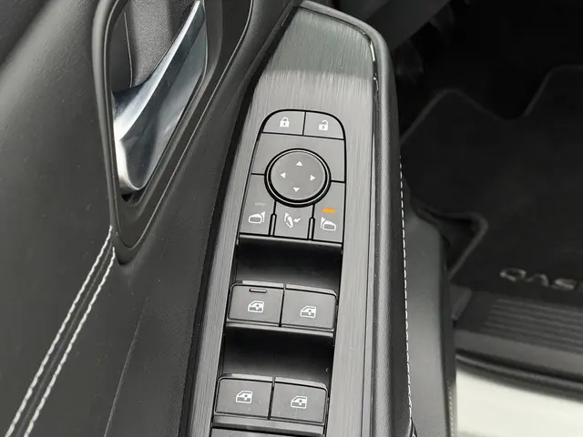 Nissan QASHQAI 1.3 MHEV N-Connecta 2023 Benzine 26