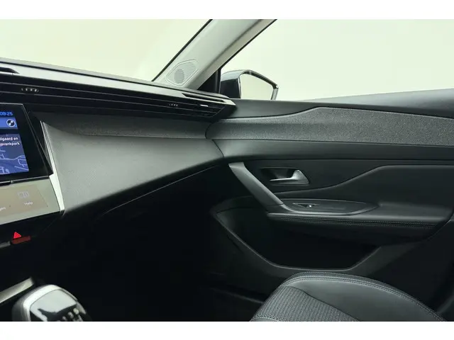 Peugeot 308 1.2T 130pk Allure 2023 Benzine 26