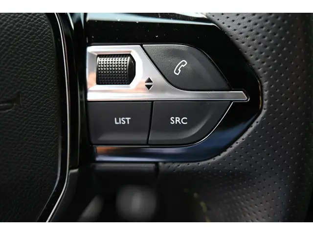 Peugeot 2008 1.2 Hybrid 136 GT 2024 Hybride Benzine 28