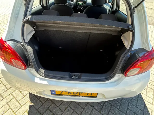 Mitsubishi Space Star 1.0 Inform 2013 Benzine 11