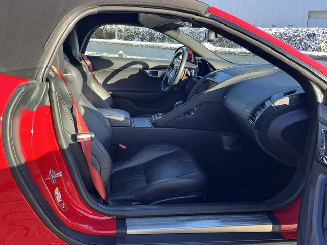 Jaguar F-Type 3.0 V6 S Convertible 2013 Benzine 16