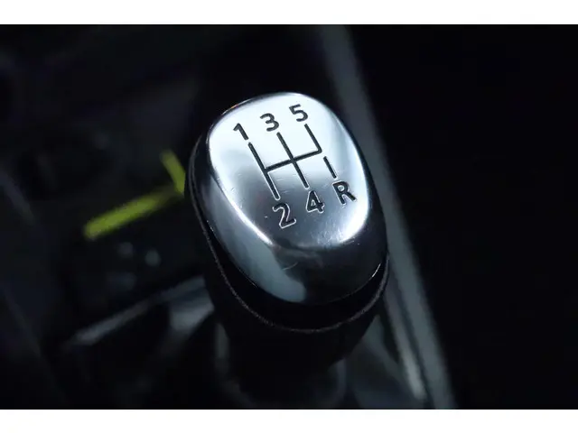 Renault Clio Estate 0.9 TCe Limited 2020 Benzine 19