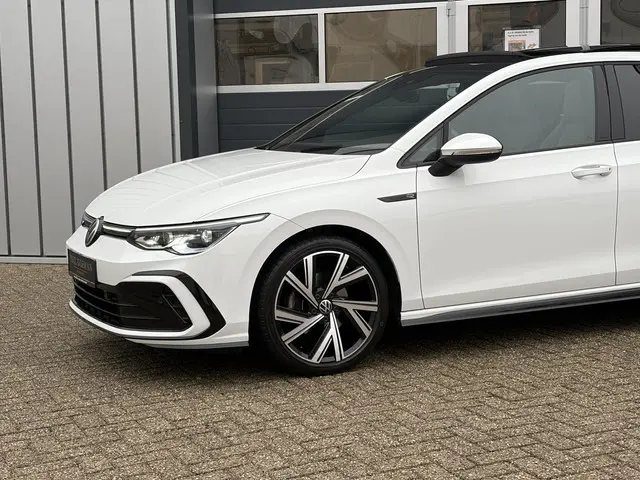 Volkswagen Golf 1.5 eTSI R-Line 2022 Benzine 5