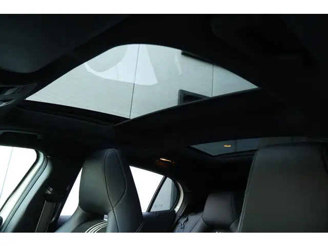 Mercedes-Benz GLA 200 Premium Plus 2018 Benzine 13