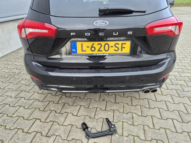 Ford Focus Wagon 1.5 EcoB. ST- Line Business 2020 Benzine 6