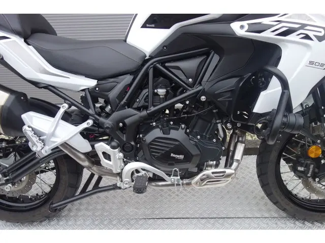 Benelli TRK 502 X 2023 Benzine 9