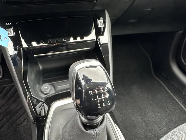 Peugeot 208 1.2 Turbo 100 PK Allure 2025 Benzine 30