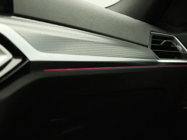 BMW 3 Serie Touring 330i 2024 Benzine 21