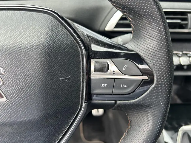 Peugeot 3008 1.2 Turbo 130 PK GT Line 2019 Benzine 28