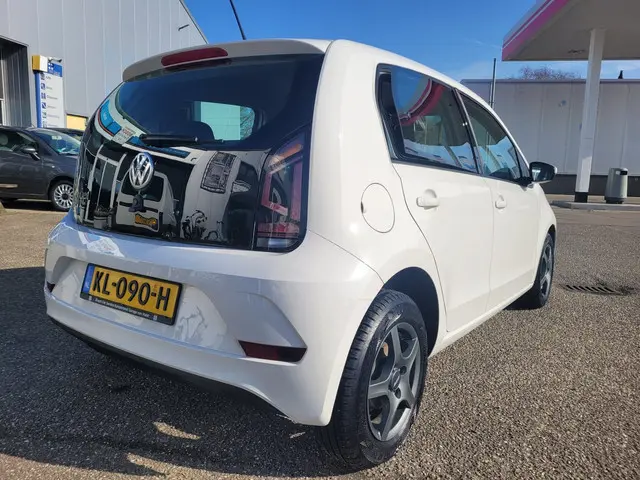 Volkswagen up! 1.0 BMT move up! 2016 Benzine 13