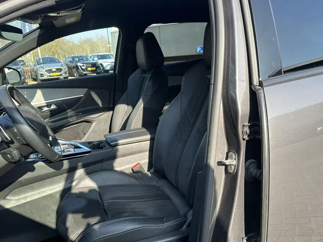 Peugeot 3008 1.6 HYbrid 225 GT 2023 Hybride Benzine 17