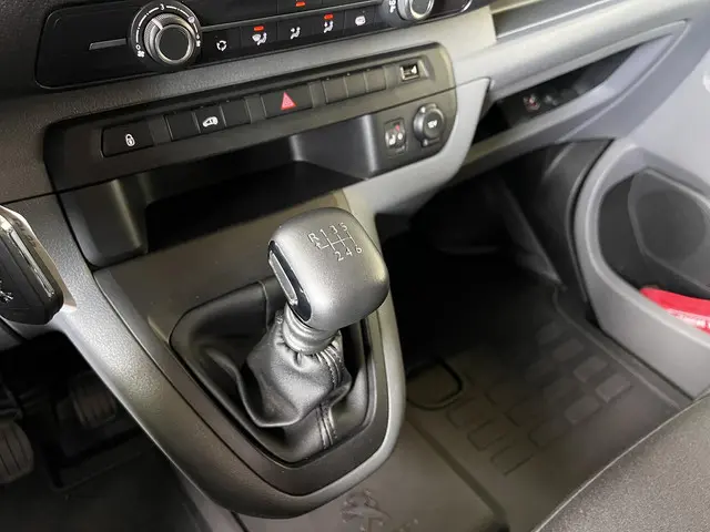 Peugeot Expert 2.0 BlueHDI 145 S&S 2023 Diesel 15