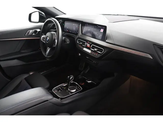 BMW 1 Serie 118i Executive Edition 2021 Benzine 54