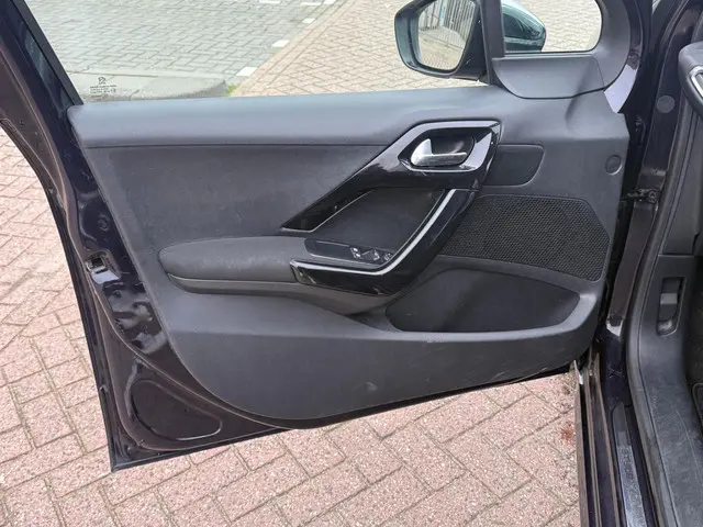 Peugeot 208 1.2 PureTech Style 2015 Benzine 9