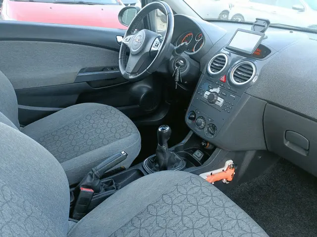 Opel Corsa 1.4-16V CRUS CONT/NAP/NAVI/TREKHAK 2012 Benzine 24