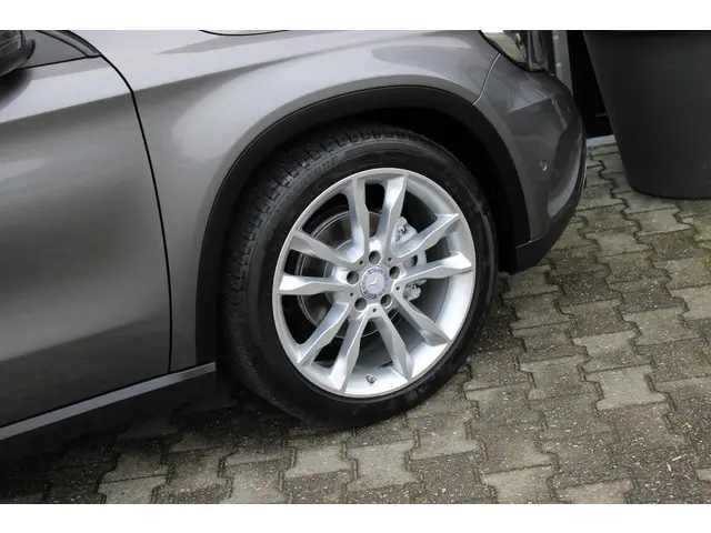 Mercedes-Benz GLA 200 2015 Benzine 19